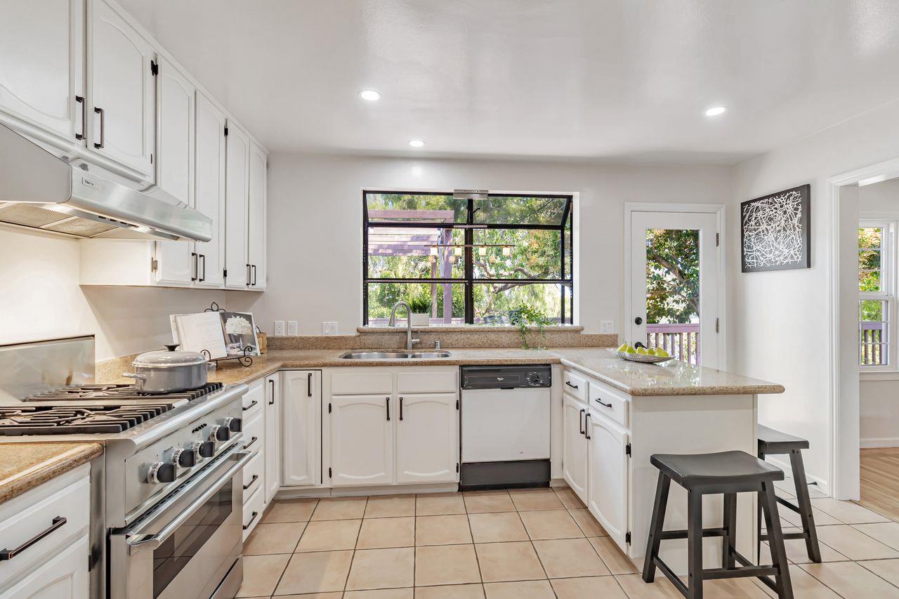 Detail Gallery Image 5 of 43 For 833 Alameda De Las Pulgas, Belmont,  CA 94002 - 2 Beds | 1 Baths