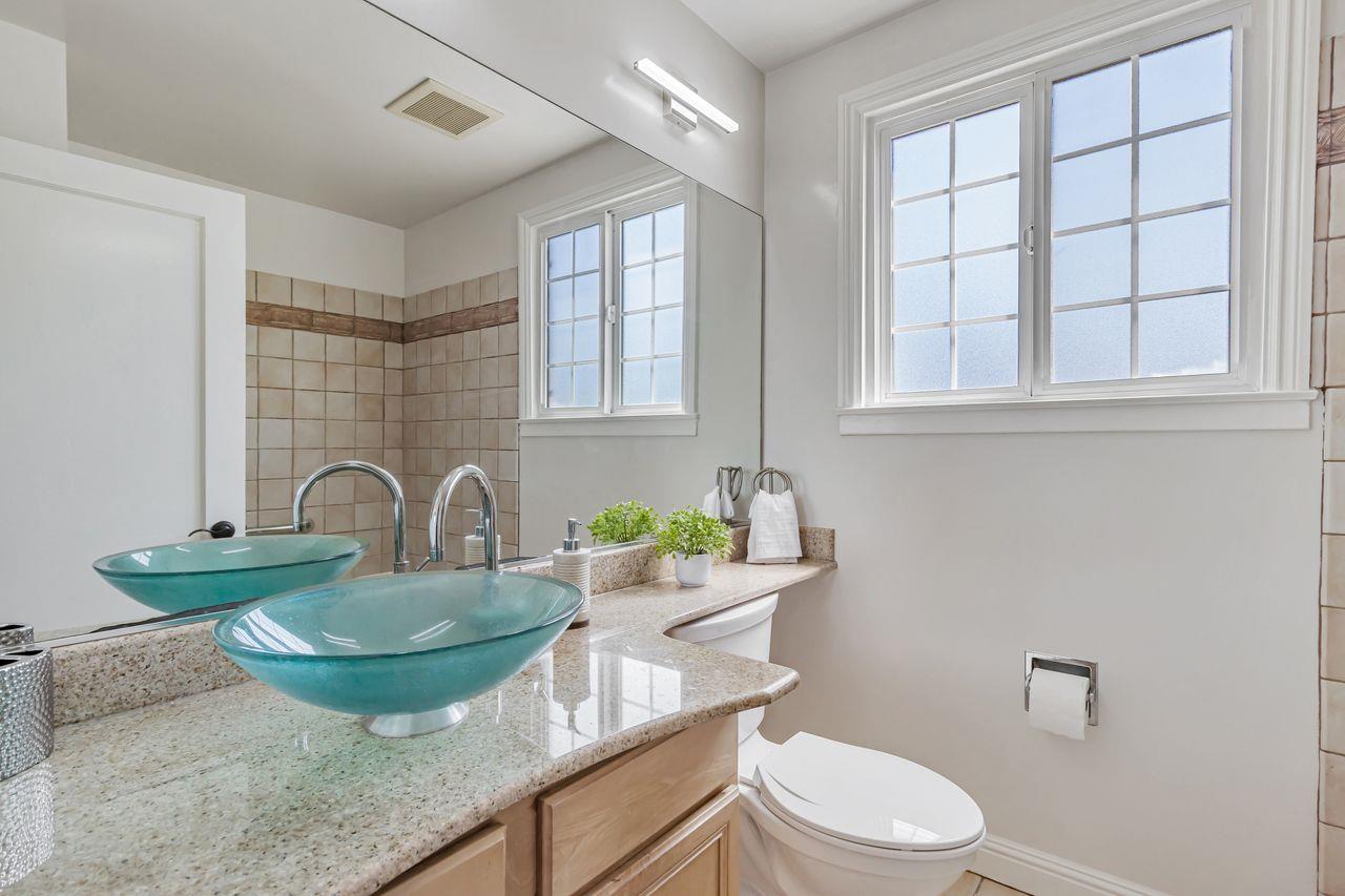 Detail Gallery Image 9 of 43 For 833 Alameda De Las Pulgas, Belmont,  CA 94002 - 2 Beds | 1 Baths