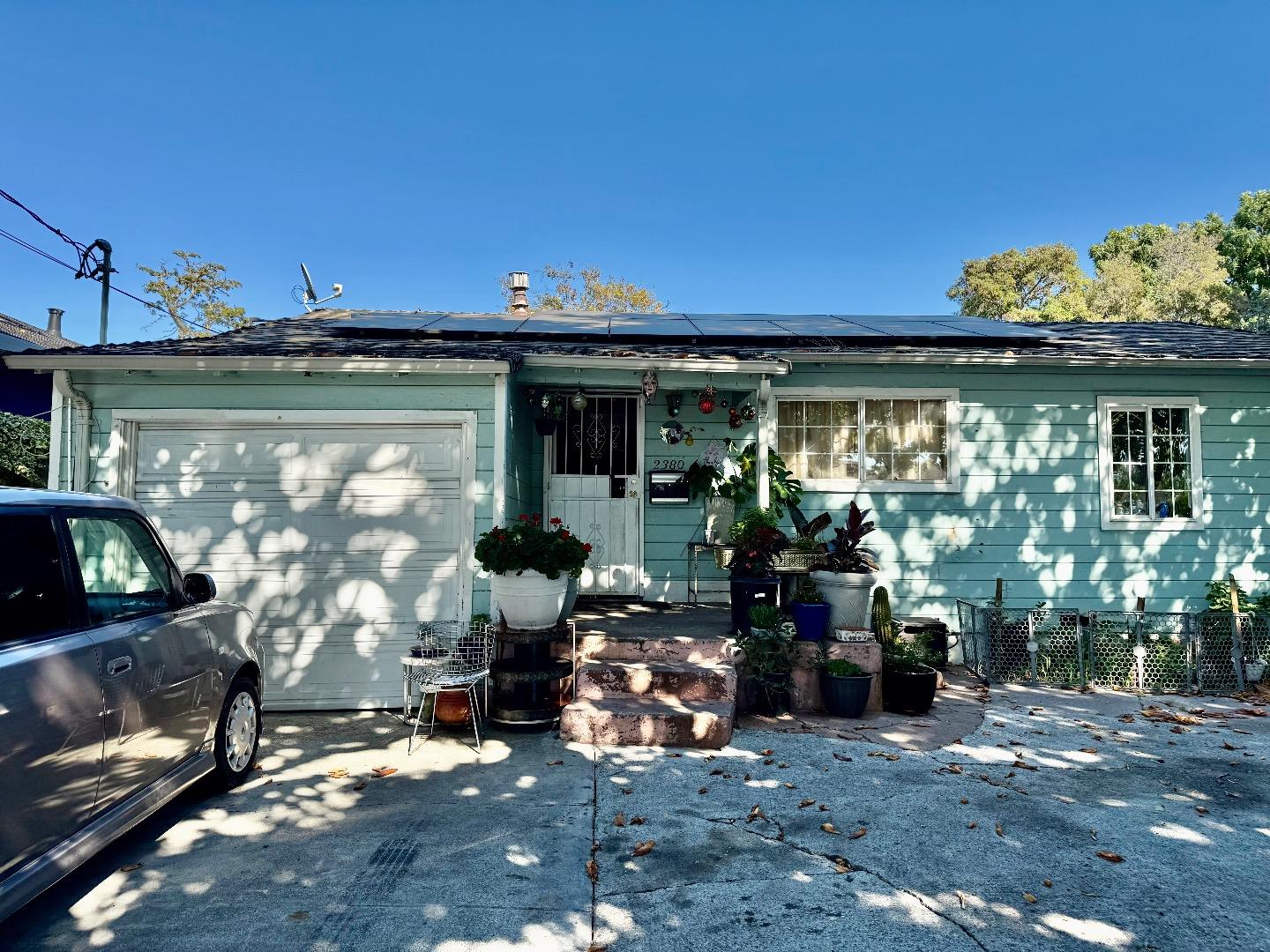 Detail Gallery Image 1 of 9 For 2380 Ralmar Ave, East Palo Alto,  CA 94303 - 2 Beds | 1 Baths