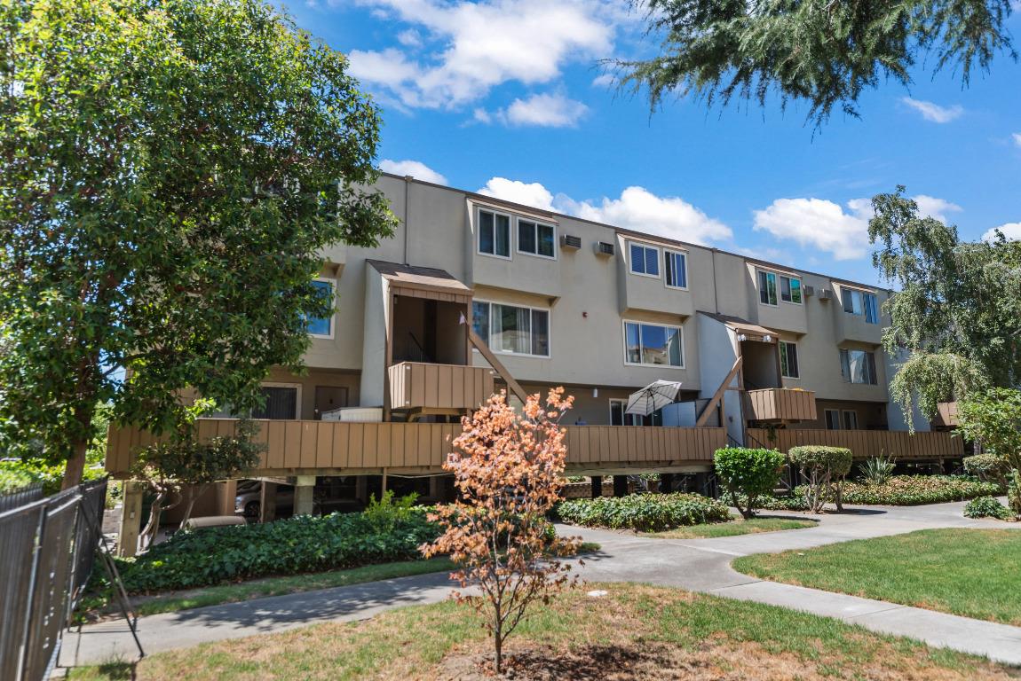 Detail Gallery Image 2 of 26 For 4425 Norwalk Dr #2,  San Jose,  CA 95129 - 2 Beds | 1/1 Baths
