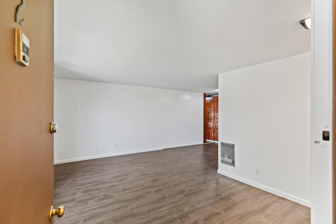 Detail Gallery Image 4 of 26 For 4425 Norwalk Dr #2,  San Jose,  CA 95129 - 2 Beds | 1/1 Baths