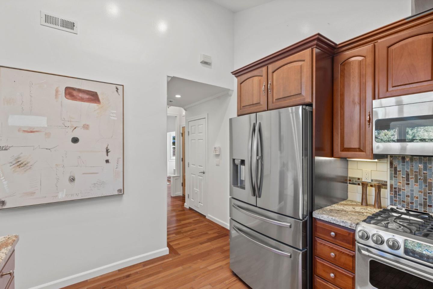 Detail Gallery Image 10 of 28 For 875 Sunset Dr, San Carlos,  CA 94070 - 3 Beds | 2/1 Baths