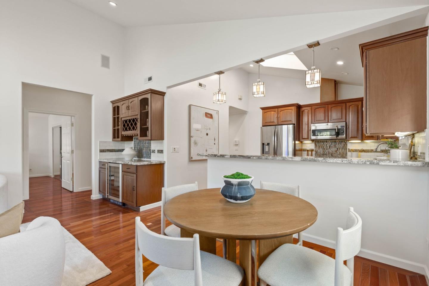 Detail Gallery Image 12 of 28 For 875 Sunset Dr, San Carlos,  CA 94070 - 3 Beds | 2/1 Baths