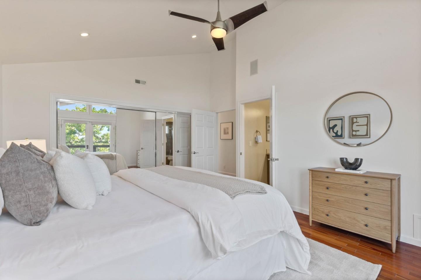 Detail Gallery Image 16 of 28 For 875 Sunset Dr, San Carlos,  CA 94070 - 3 Beds | 2/1 Baths