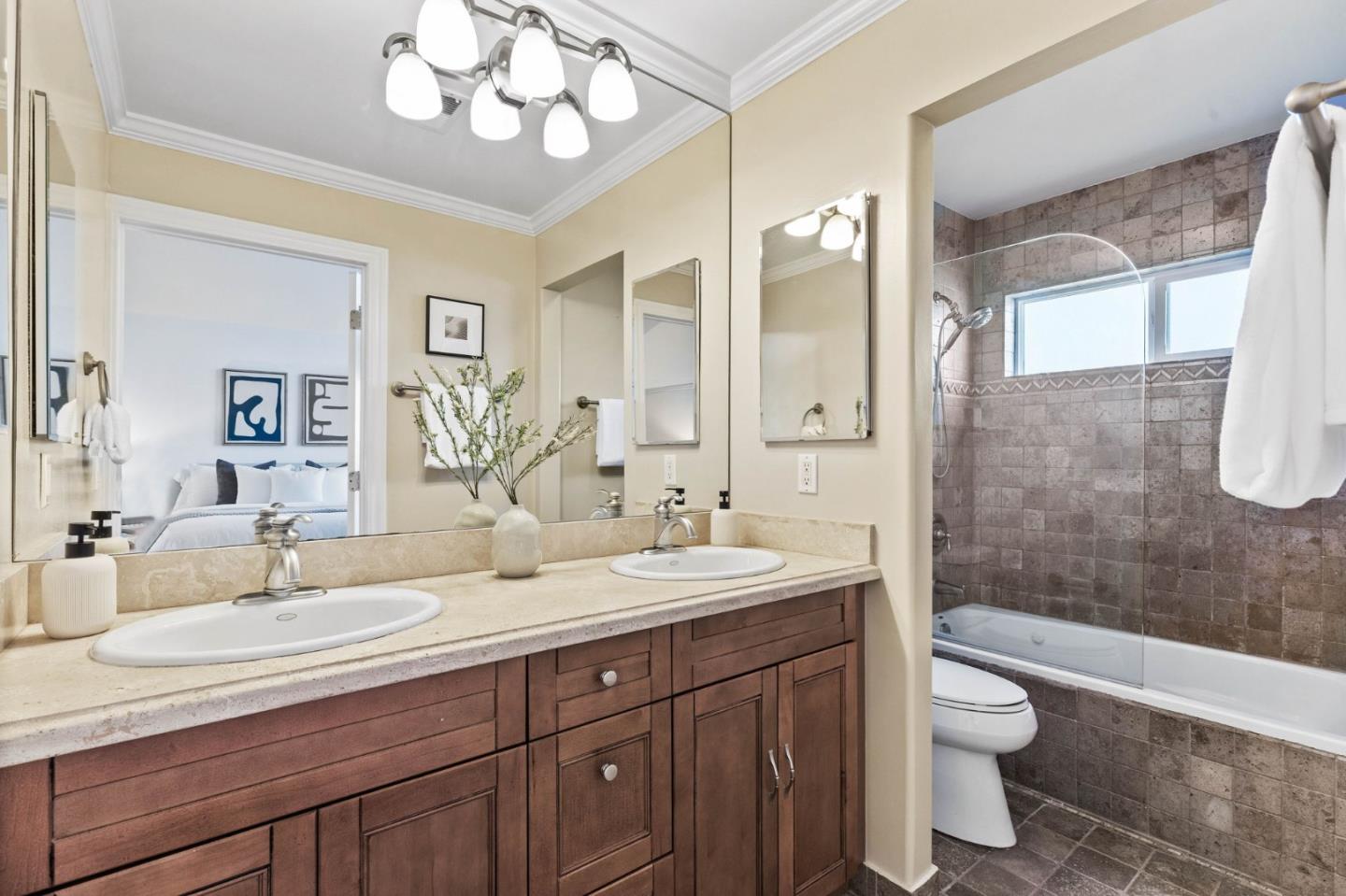Detail Gallery Image 17 of 28 For 875 Sunset Dr, San Carlos,  CA 94070 - 3 Beds | 2/1 Baths