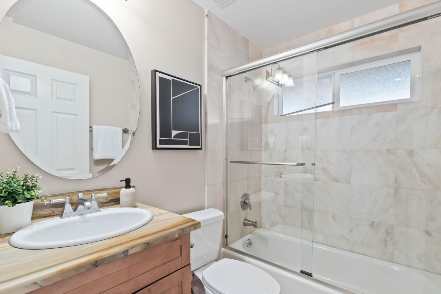 Detail Gallery Image 20 of 28 For 875 Sunset Dr, San Carlos,  CA 94070 - 3 Beds | 2/1 Baths