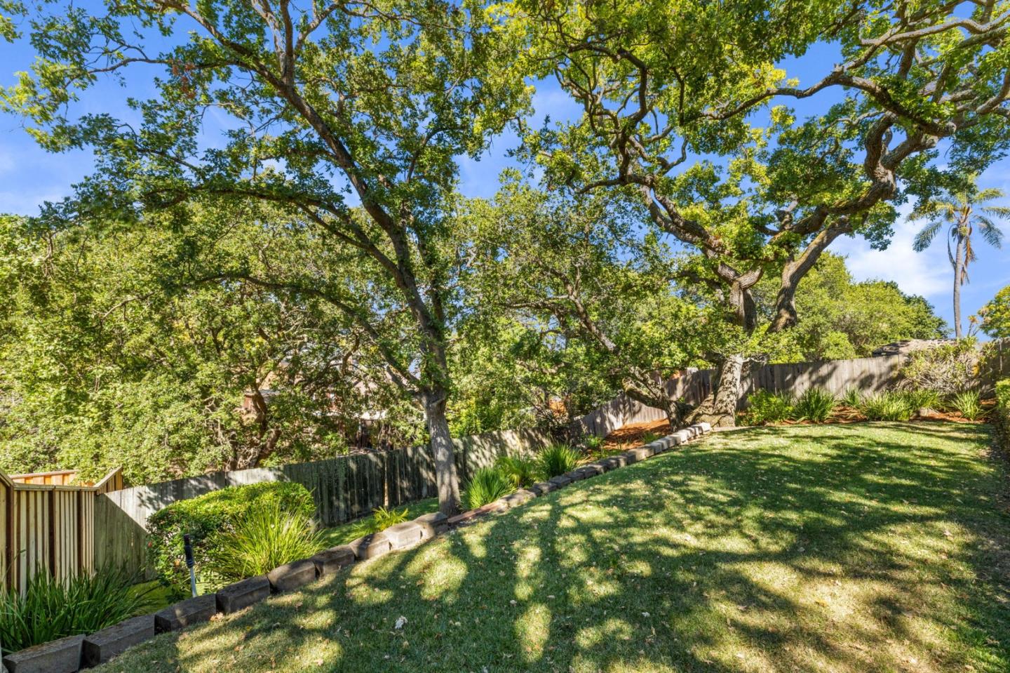 Detail Gallery Image 24 of 28 For 875 Sunset Dr, San Carlos,  CA 94070 - 3 Beds | 2/1 Baths