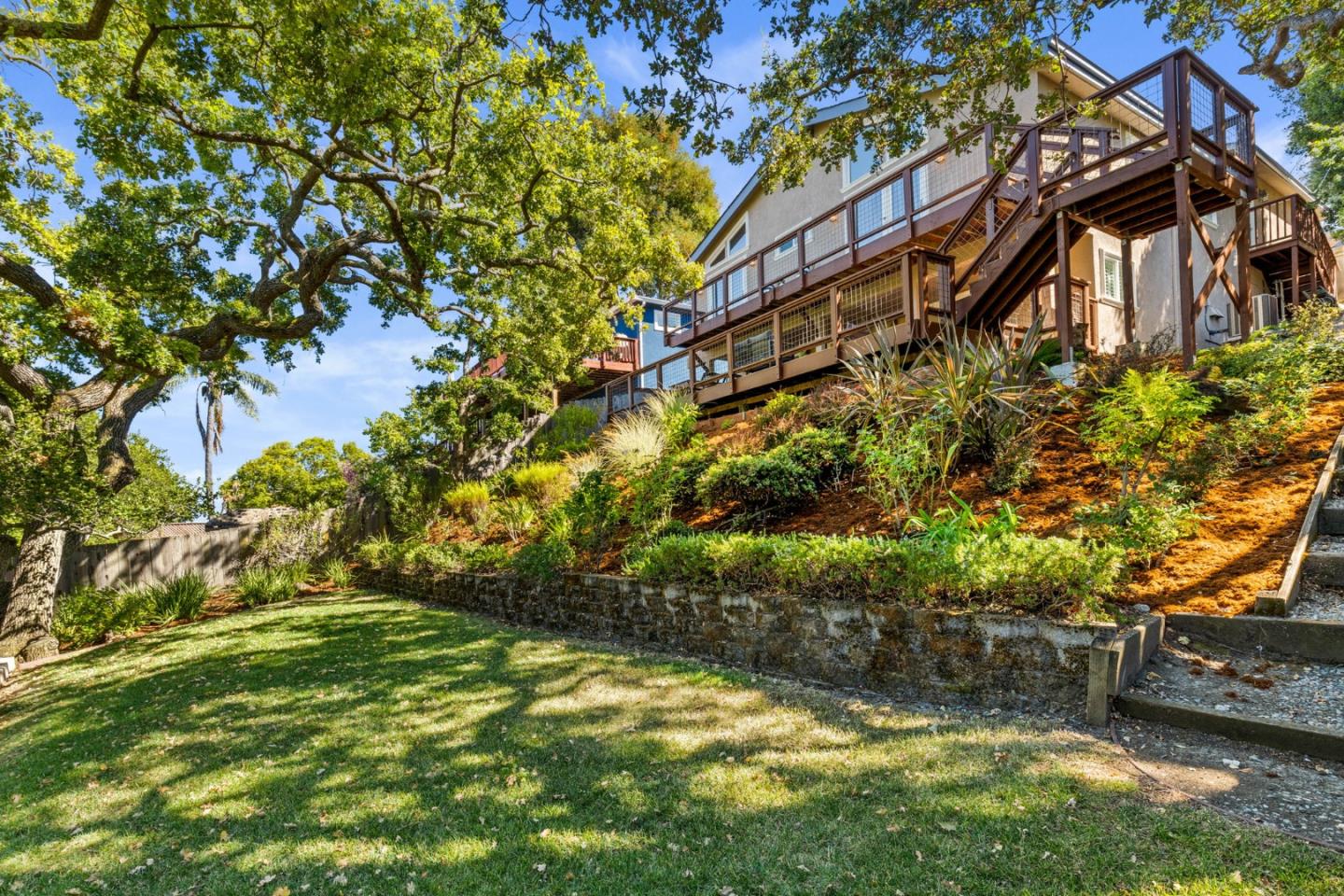 Detail Gallery Image 26 of 28 For 875 Sunset Dr, San Carlos,  CA 94070 - 3 Beds | 2/1 Baths