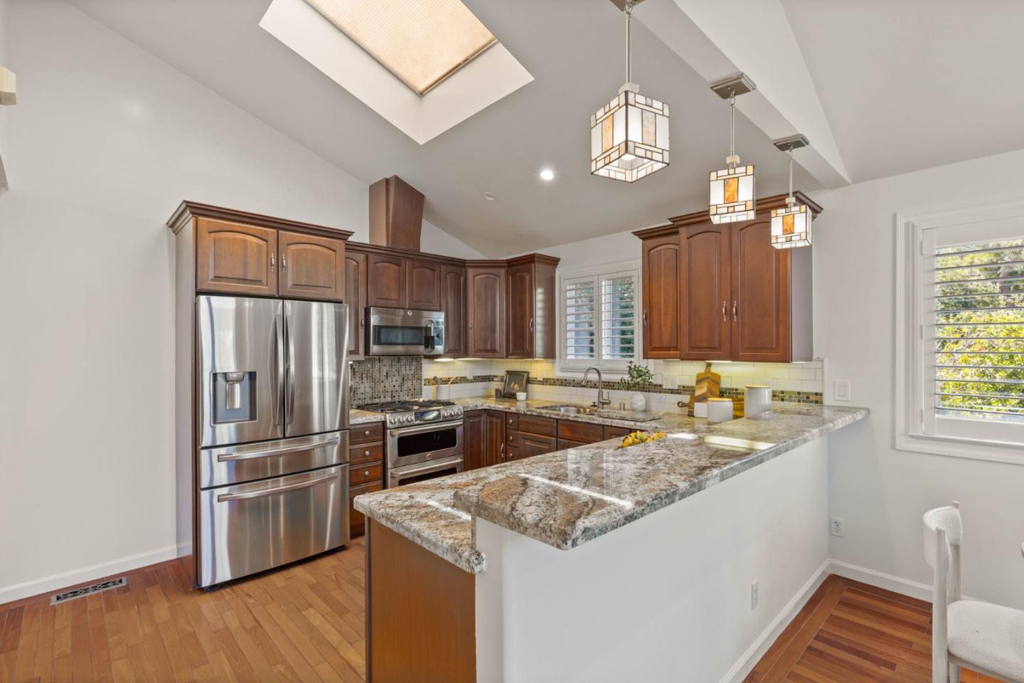 Detail Gallery Image 7 of 28 For 875 Sunset Dr, San Carlos,  CA 94070 - 3 Beds | 2/1 Baths