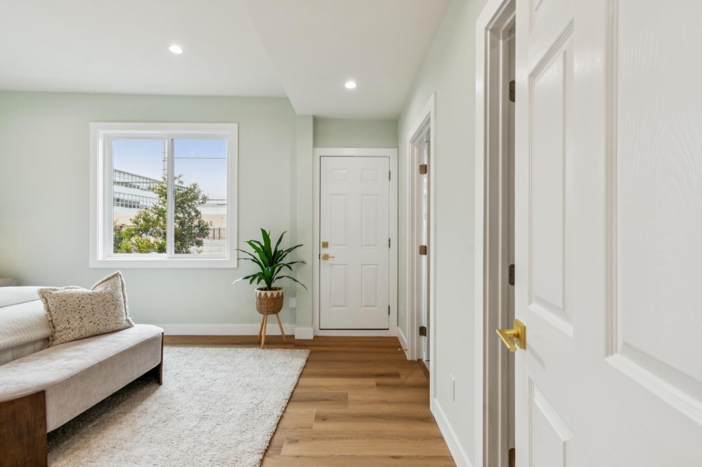 Detail Gallery Image 31 of 120 For 276 Seneca Ave, San Francisco,  CA 94112 - 5 Beds | 5 Baths