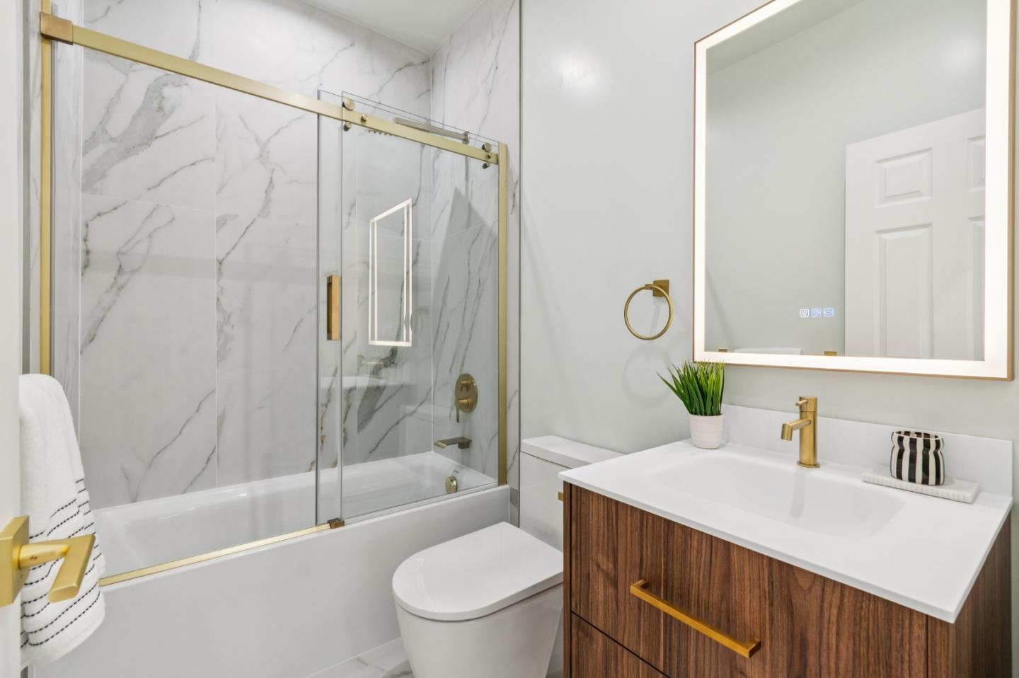 Detail Gallery Image 43 of 120 For 276 Seneca Ave, San Francisco,  CA 94112 - 5 Beds | 5 Baths
