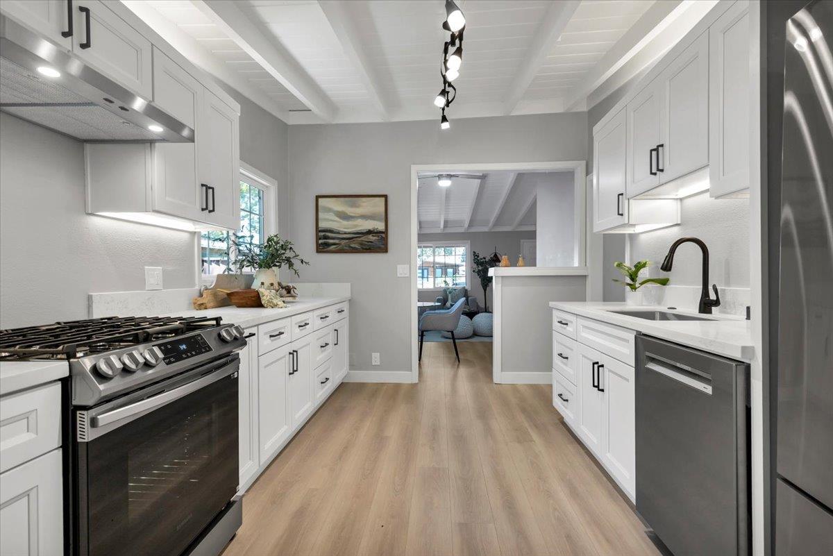 Detail Gallery Image 10 of 27 For 1789 Elsie Ave, Mountain View,  CA 94043 - 3 Beds | 2 Baths