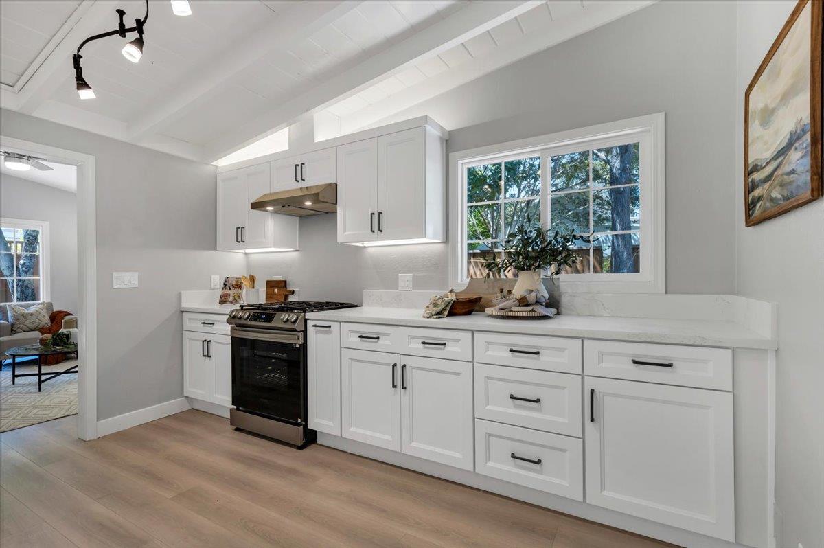 Detail Gallery Image 11 of 27 For 1789 Elsie Ave, Mountain View,  CA 94043 - 3 Beds | 2 Baths