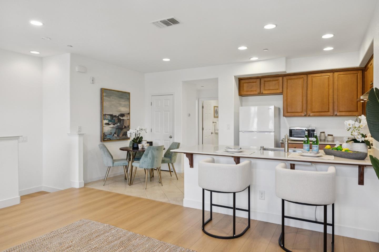 Detail Gallery Image 4 of 16 For 1378 Shore Dr, San Jose,  CA 95131 - 2 Beds | 2 Baths