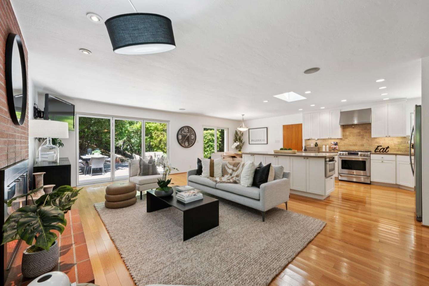 Detail Gallery Image 10 of 43 For 4 Corte Camellia, Millbrae,  CA 94030 - 2 Beds | 1/1 Baths