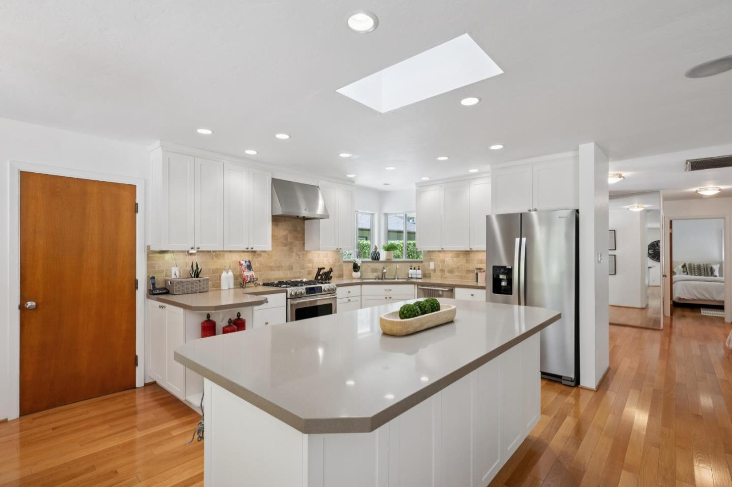 Detail Gallery Image 16 of 43 For 4 Corte Camellia, Millbrae,  CA 94030 - 2 Beds | 1/1 Baths