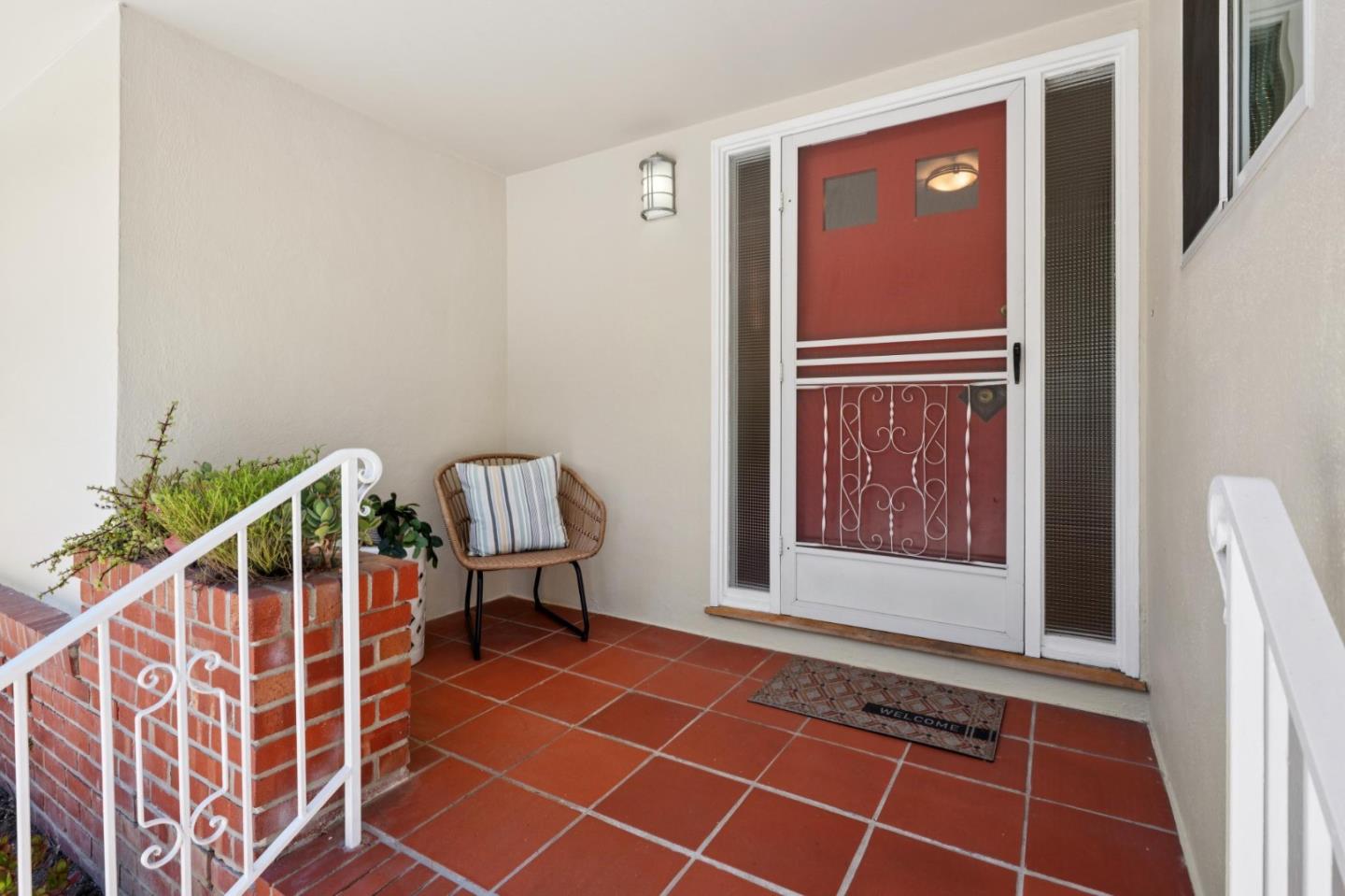 Detail Gallery Image 4 of 43 For 4 Corte Camellia, Millbrae,  CA 94030 - 2 Beds | 1/1 Baths