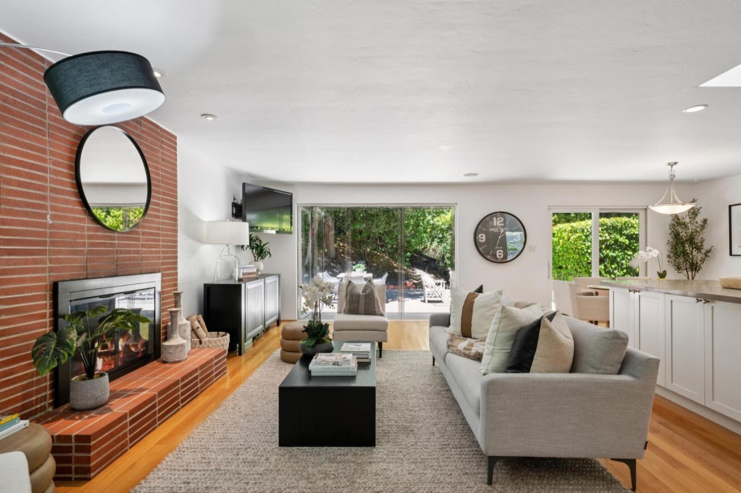 Detail Gallery Image 9 of 43 For 4 Corte Camellia, Millbrae,  CA 94030 - 2 Beds | 1/1 Baths