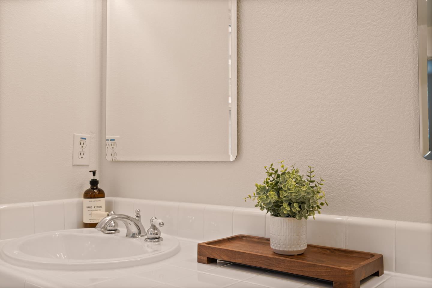 Detail Gallery Image 25 of 50 For 613 Swallowtail Ct, Brisbane,  CA 94005 - 3 Beds | 2 Baths