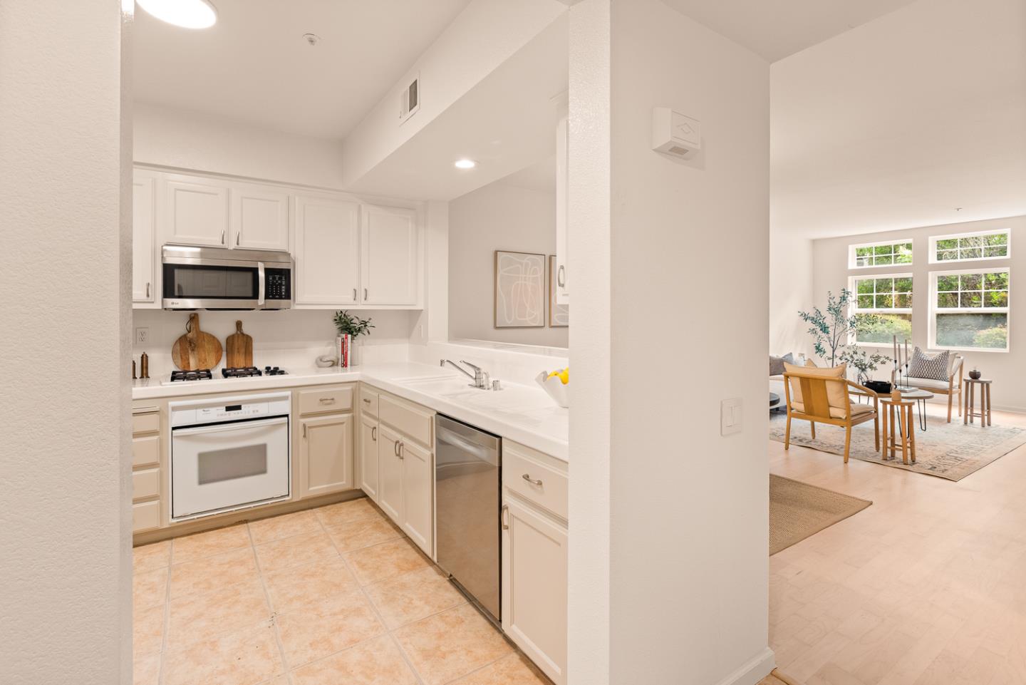 Detail Gallery Image 3 of 50 For 613 Swallowtail Ct, Brisbane,  CA 94005 - 3 Beds | 2 Baths