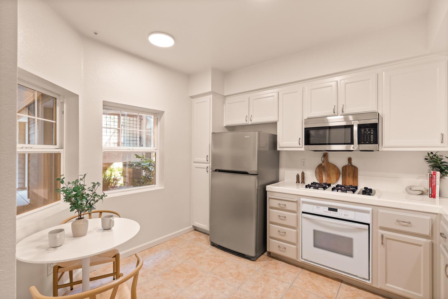 Detail Gallery Image 5 of 50 For 613 Swallowtail Ct, Brisbane,  CA 94005 - 3 Beds | 2 Baths