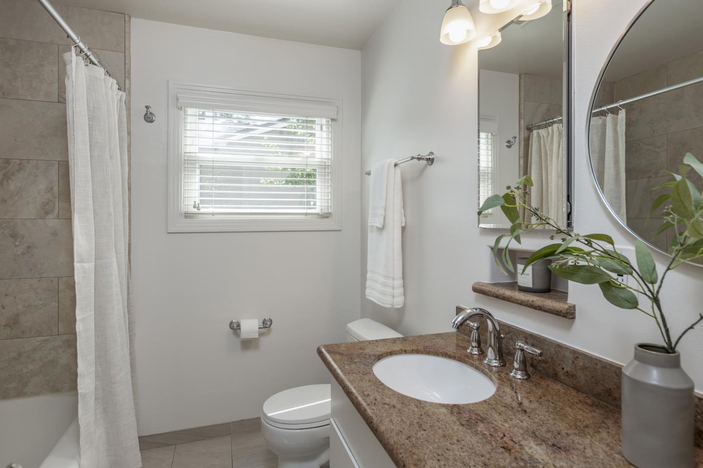 Detail Gallery Image 12 of 28 For 80 Centre St, Mountain View,  CA 94041 - 2 Beds | 1 Baths