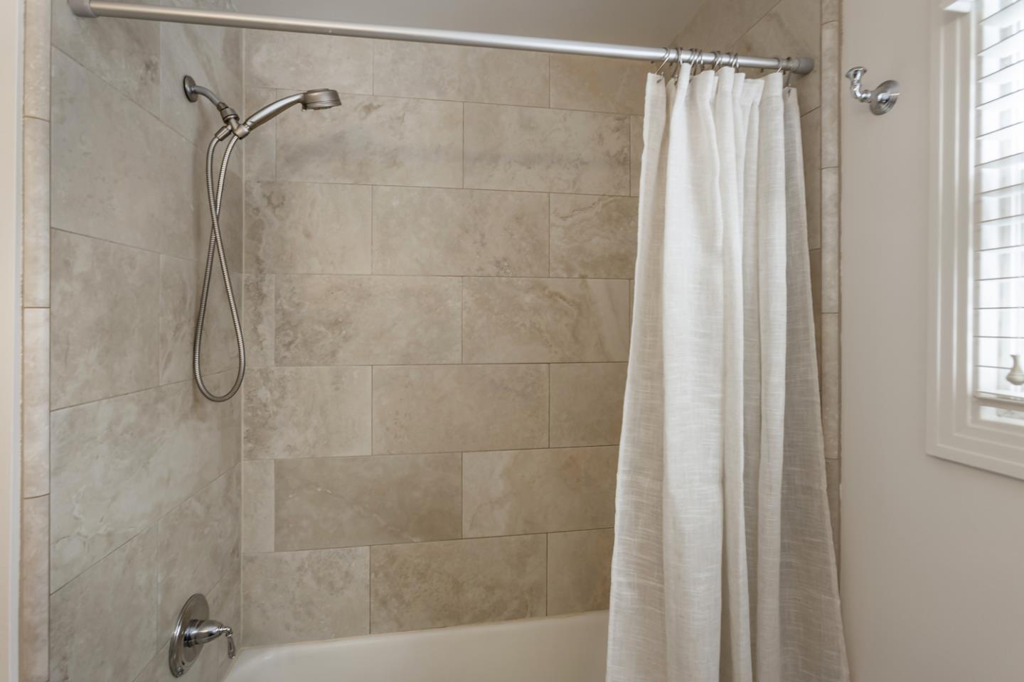 Detail Gallery Image 13 of 28 For 80 Centre St, Mountain View,  CA 94041 - 2 Beds | 1 Baths