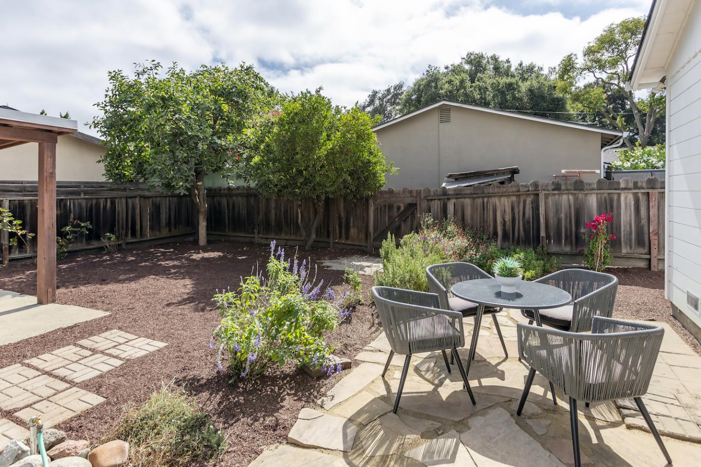 Detail Gallery Image 19 of 28 For 80 Centre St, Mountain View,  CA 94041 - 2 Beds | 1 Baths