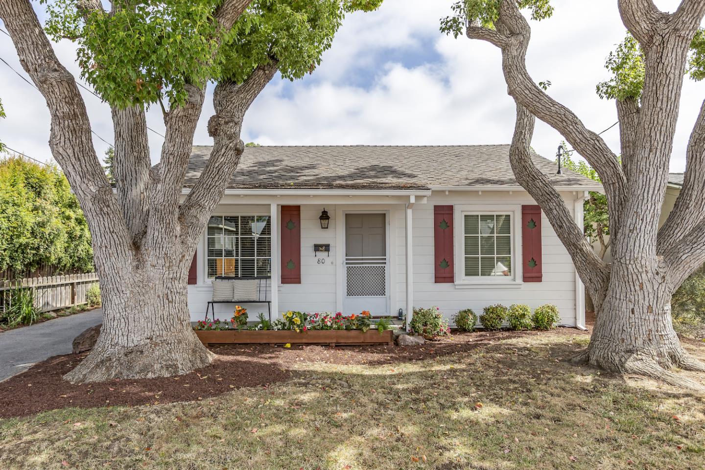 Detail Gallery Image 3 of 28 For 80 Centre St, Mountain View,  CA 94041 - 2 Beds | 1 Baths