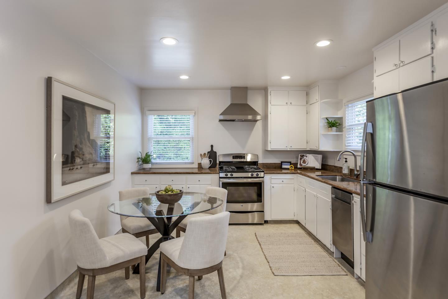 Detail Gallery Image 7 of 28 For 80 Centre St, Mountain View,  CA 94041 - 2 Beds | 1 Baths
