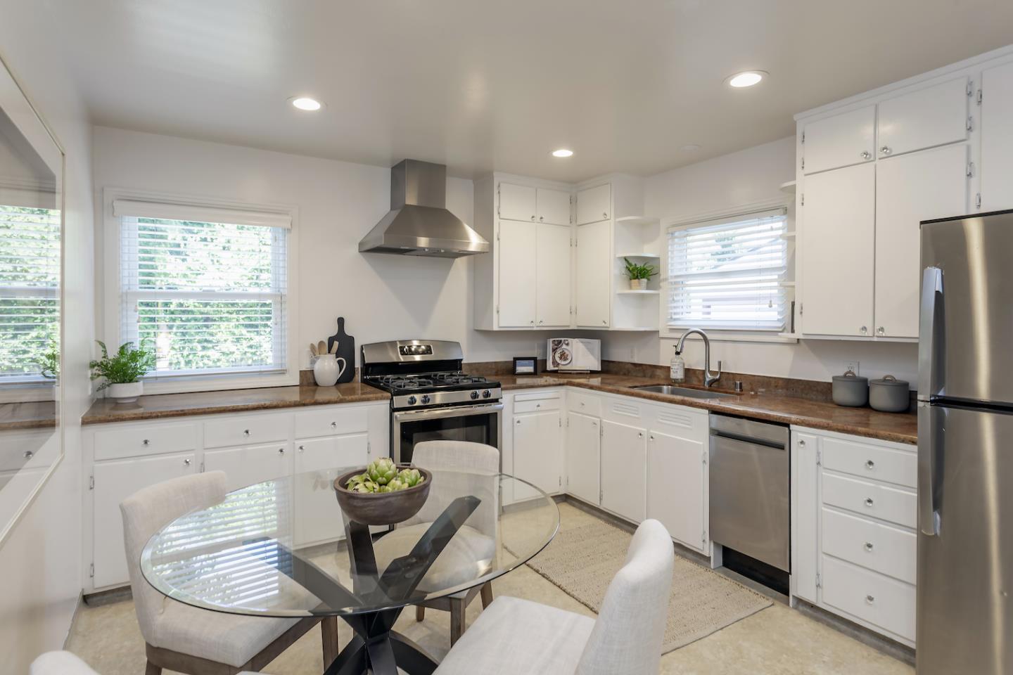 Detail Gallery Image 8 of 28 For 80 Centre St, Mountain View,  CA 94041 - 2 Beds | 1 Baths