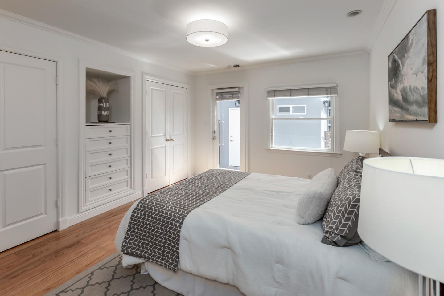 Detail Gallery Image 12 of 32 For 1513 Meadow Ln, Mountain View,  CA 94040 - 4 Beds | 3/1 Baths