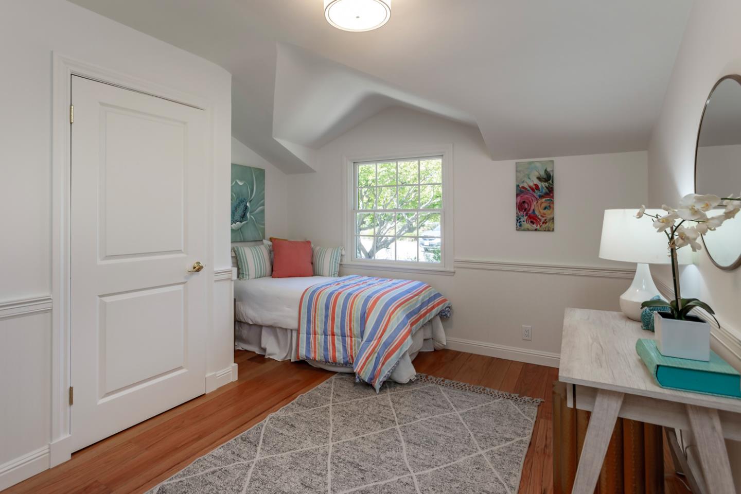 Detail Gallery Image 16 of 32 For 1513 Meadow Ln, Mountain View,  CA 94040 - 4 Beds | 3/1 Baths