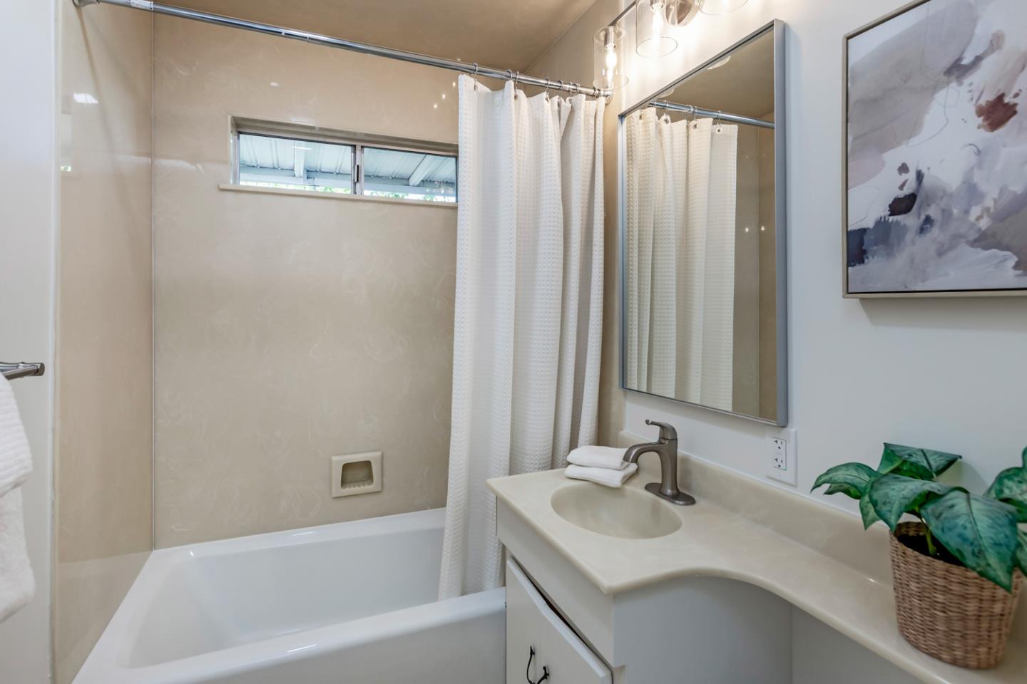 Detail Gallery Image 17 of 32 For 1513 Meadow Ln, Mountain View,  CA 94040 - 4 Beds | 3/1 Baths