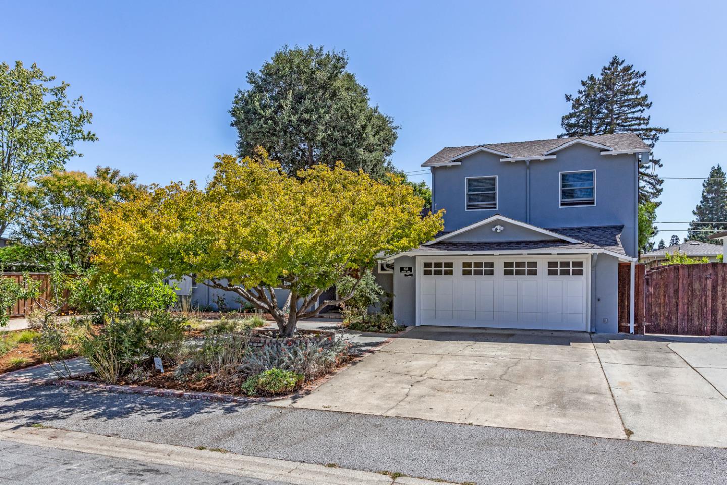 Detail Gallery Image 2 of 32 For 1513 Meadow Ln, Mountain View,  CA 94040 - 4 Beds | 3/1 Baths