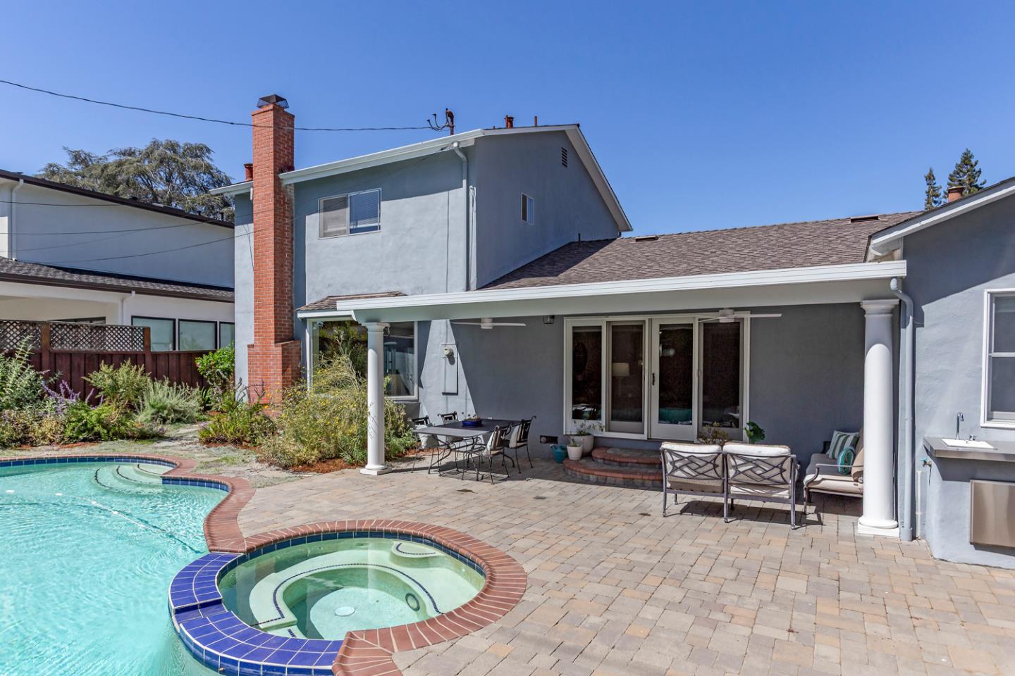 Detail Gallery Image 25 of 32 For 1513 Meadow Ln, Mountain View,  CA 94040 - 4 Beds | 3/1 Baths