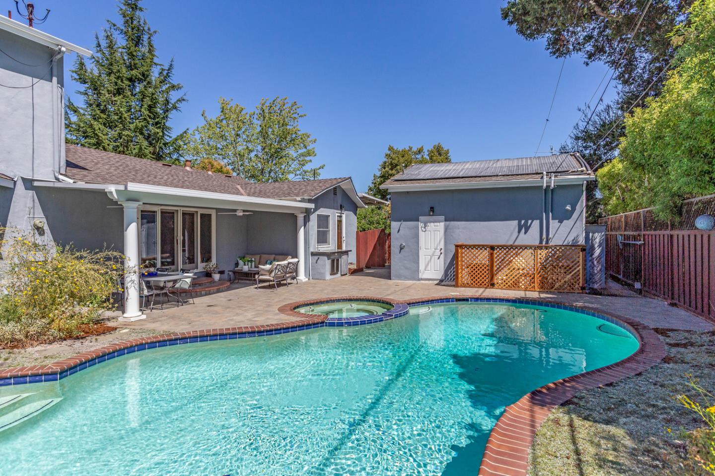 Detail Gallery Image 26 of 32 For 1513 Meadow Ln, Mountain View,  CA 94040 - 4 Beds | 3/1 Baths