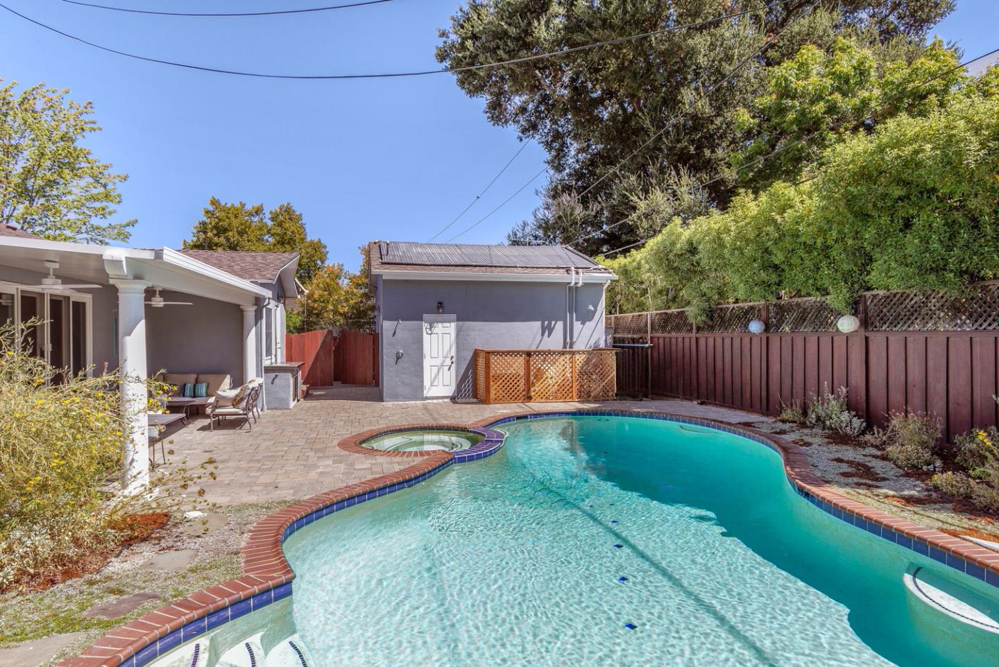 Detail Gallery Image 27 of 32 For 1513 Meadow Ln, Mountain View,  CA 94040 - 4 Beds | 3/1 Baths
