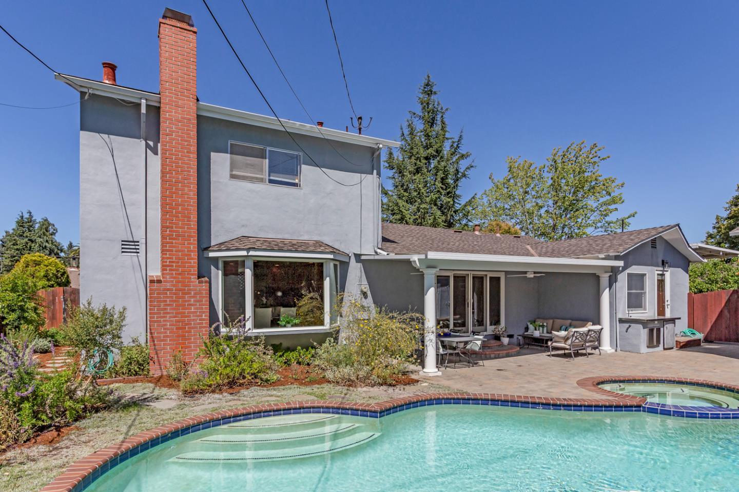 Detail Gallery Image 28 of 32 For 1513 Meadow Ln, Mountain View,  CA 94040 - 4 Beds | 3/1 Baths