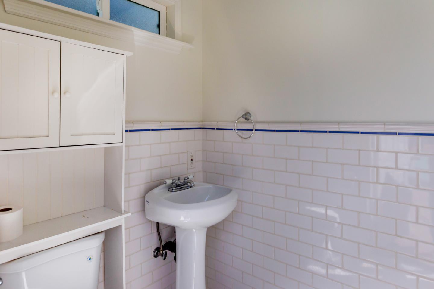 Detail Gallery Image 29 of 32 For 1513 Meadow Ln, Mountain View,  CA 94040 - 4 Beds | 3/1 Baths