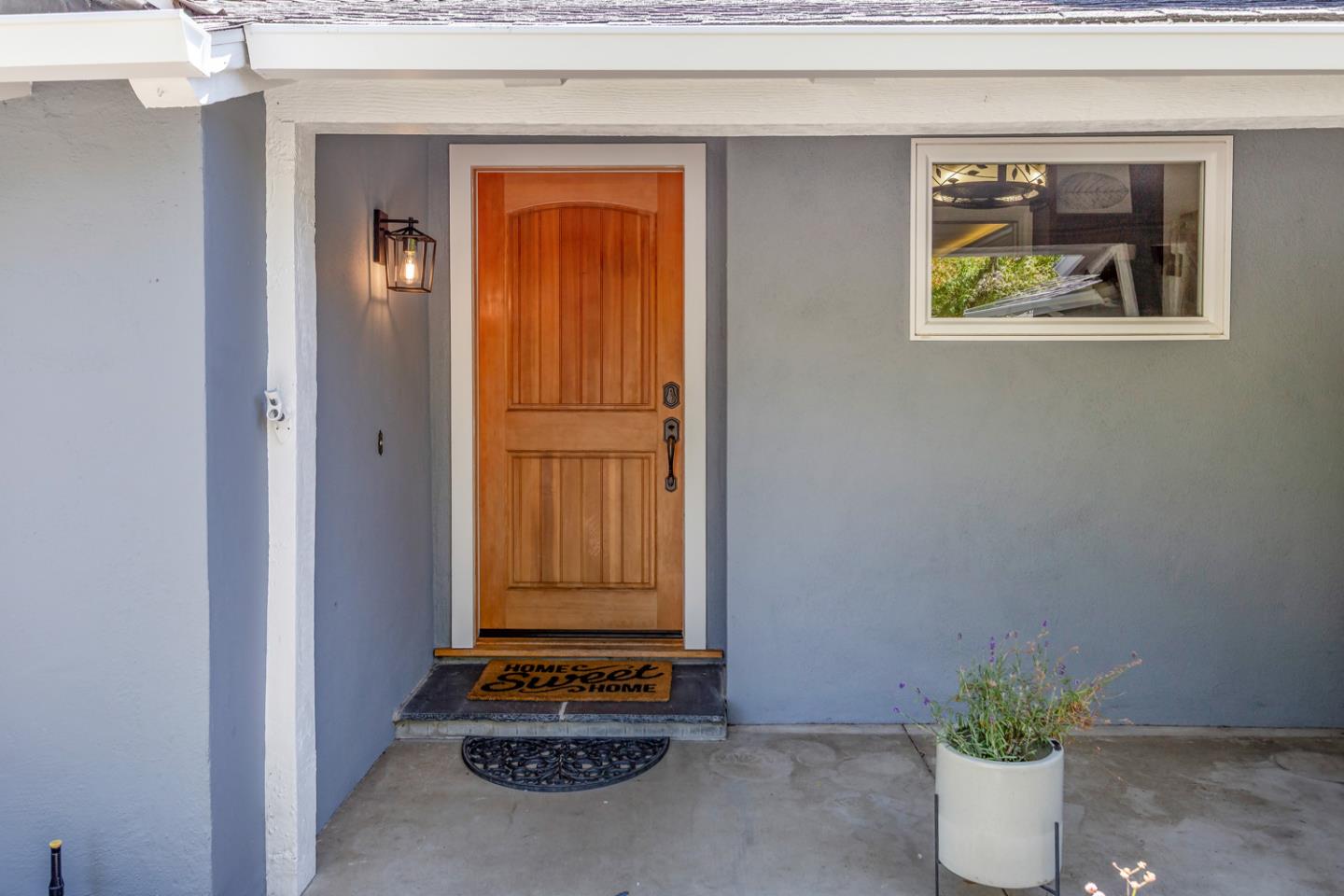 Detail Gallery Image 3 of 32 For 1513 Meadow Ln, Mountain View,  CA 94040 - 4 Beds | 3/1 Baths