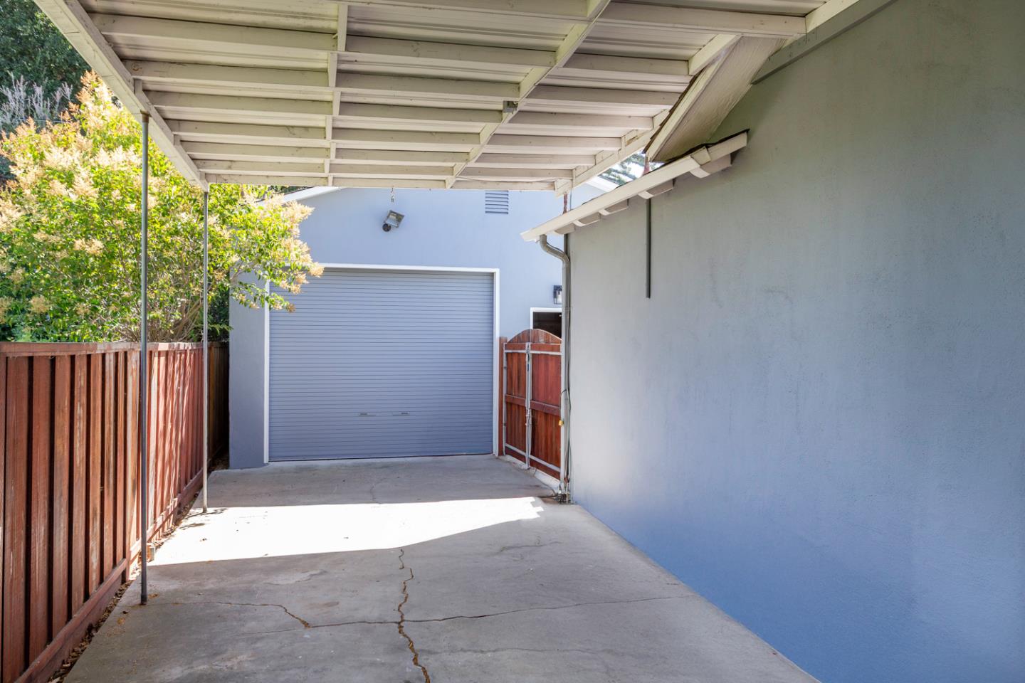 Detail Gallery Image 30 of 32 For 1513 Meadow Ln, Mountain View,  CA 94040 - 4 Beds | 3/1 Baths