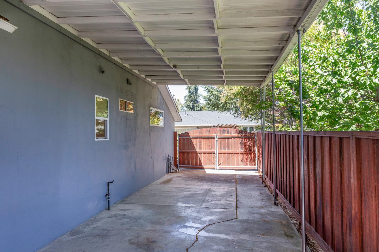 Detail Gallery Image 31 of 32 For 1513 Meadow Ln, Mountain View,  CA 94040 - 4 Beds | 3/1 Baths