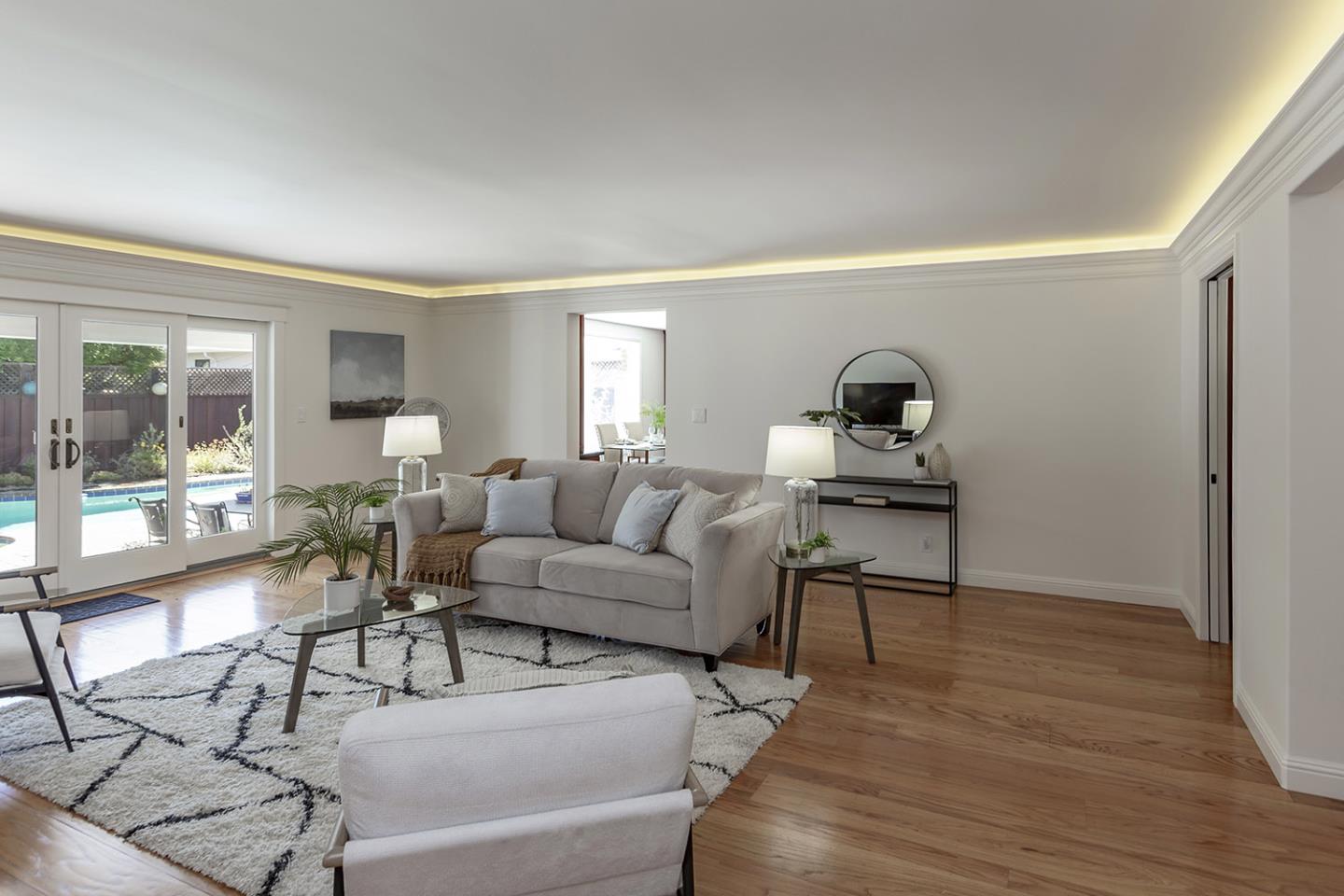 Detail Gallery Image 5 of 32 For 1513 Meadow Ln, Mountain View,  CA 94040 - 4 Beds | 3/1 Baths