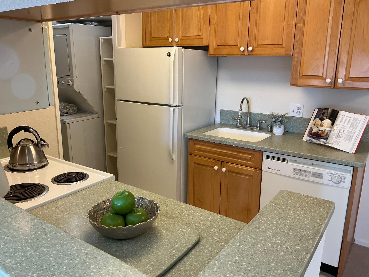 Detail Gallery Image 7 of 24 For 853 Woodside Way #236,  San Mateo,  CA 94401 - 1 Beds | 1 Baths