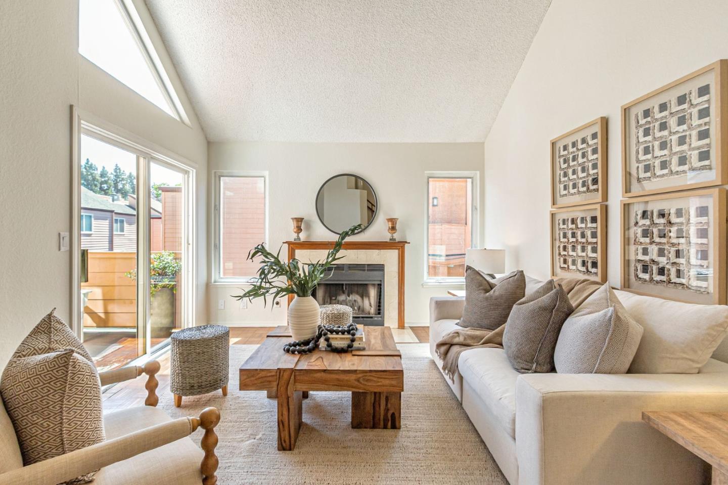 Detail Gallery Image 9 of 62 For 5386 Borneo Cir, San Jose,  CA 95123 - 3 Beds | 2 Baths