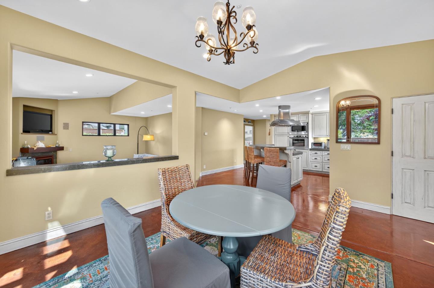 Detail Gallery Image 14 of 65 For 329 Los Altos Dr, Aptos,  CA 95003 - 3 Beds | 2 Baths