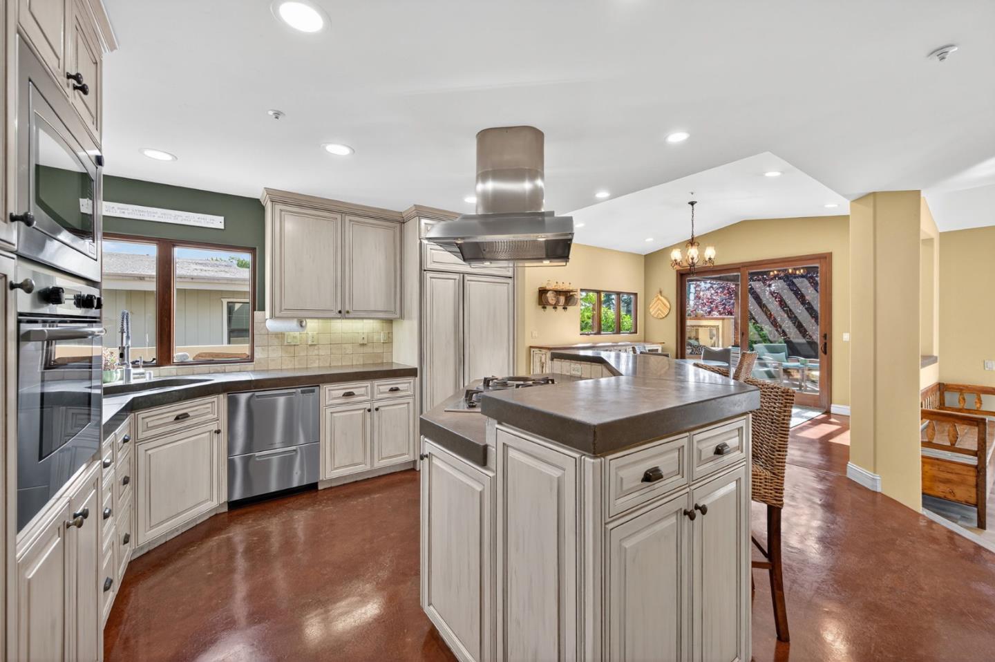 Detail Gallery Image 18 of 65 For 329 Los Altos Dr, Aptos,  CA 95003 - 3 Beds | 2 Baths