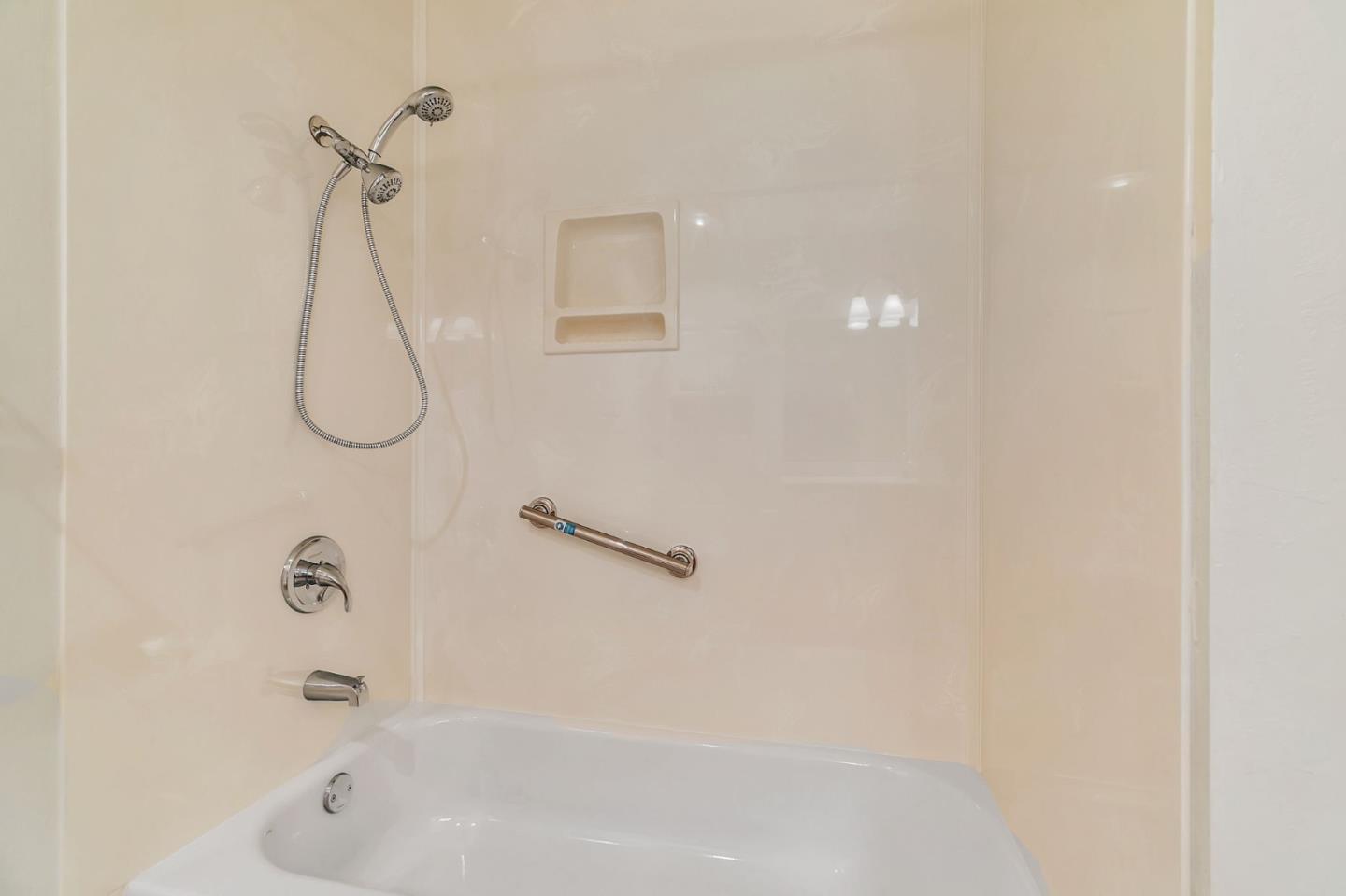 Detail Gallery Image 31 of 39 For 476 N Winchester Blvd #103,  Santa Clara,  CA 95050 - 3 Beds | 2/1 Baths