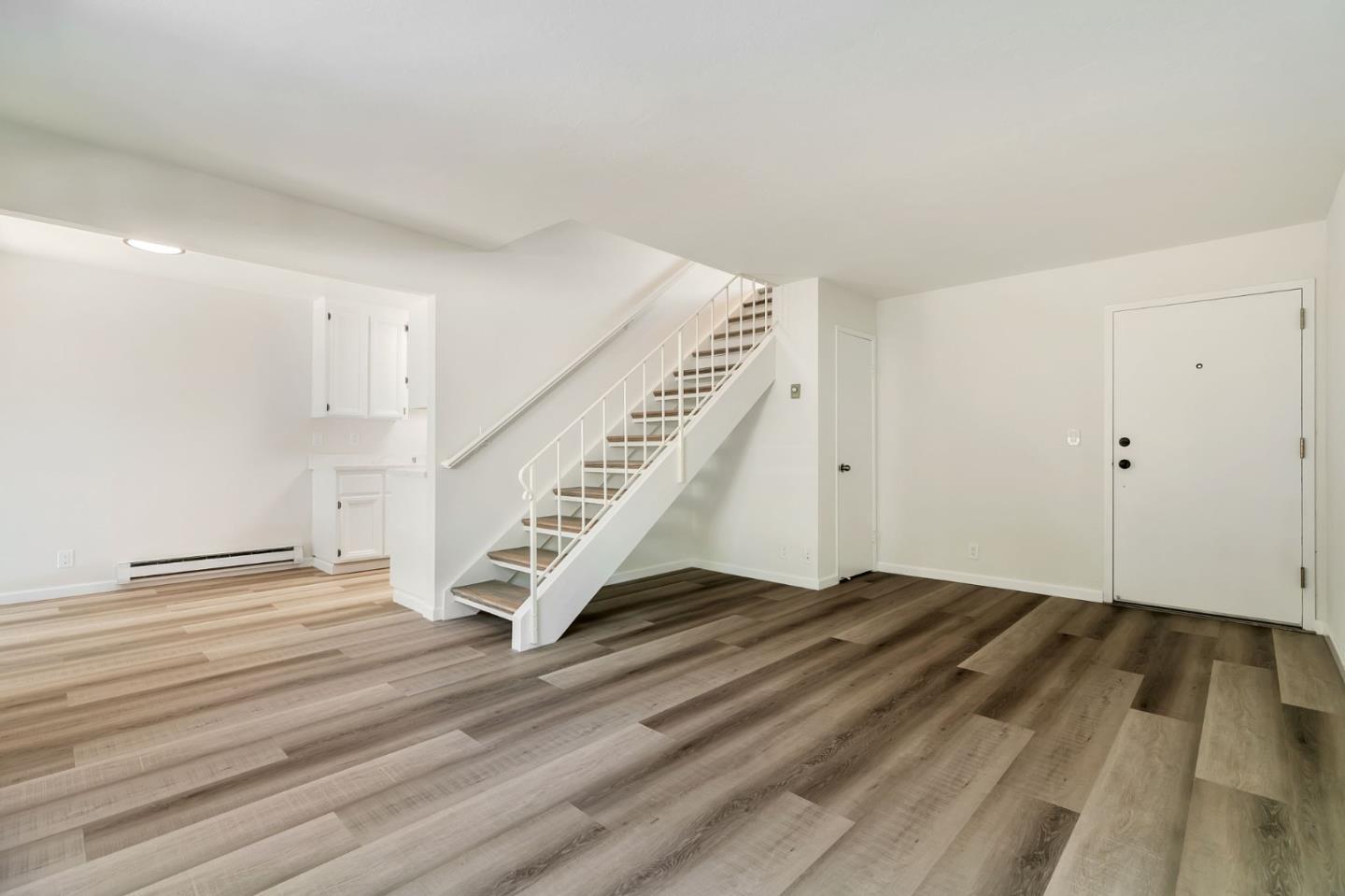 Detail Gallery Image 7 of 39 For 476 N Winchester Blvd #103,  Santa Clara,  CA 95050 - 3 Beds | 2/1 Baths